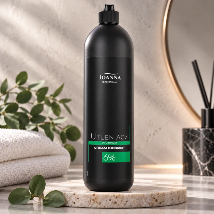 Joanna Professional Utleniacz w Kremie 6% 1000 ml – profesjonalny oksydant do koloryzacji włosów, przeznaczony do stosowania z odpowiednimi farbami i rozjaśniaczami. Kremowa konsystencja ułatwia mieszanie i aplikację. Dostępny w ART FRYZ.